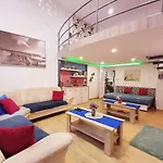 Apartment Downtown Acacia Str