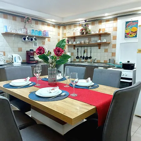 Downtown Acacia Str * 布达佩斯