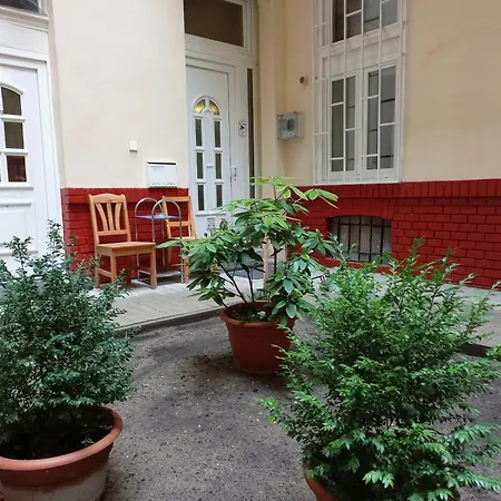 Laszlo's Spacious In Downtown * Budapest
