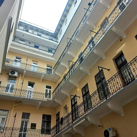 Apartment Laszlo's Spacious In Downtown Budapest