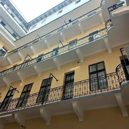 Apartment Laszlo's Spacious In Downtown Budapest