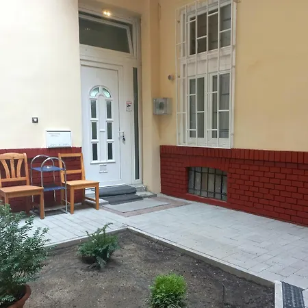 Apartment Laszlo's Spacious In Downtown Budapest
